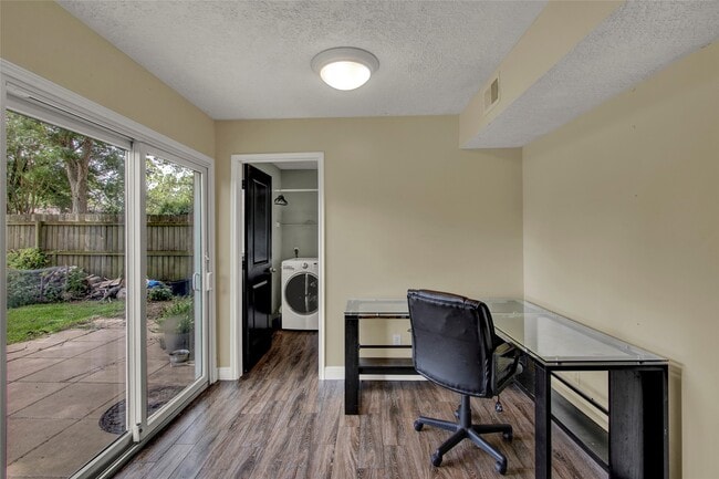 Building Photo - 414 Redway Ln