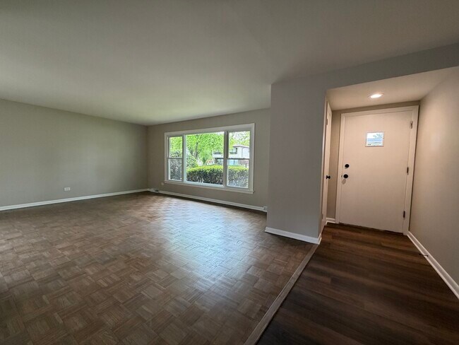 Building Photo - 705 W Fitzhenry Ct