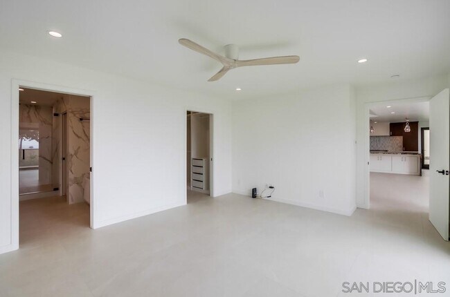 Building Photo - 14066 Crest Way