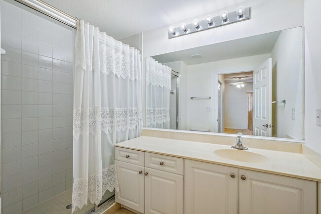Building Photo - 2803 Sarento Pl