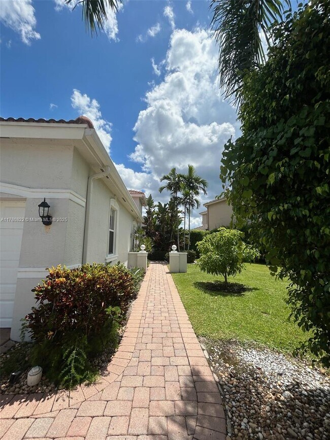 Building Photo - 240 Isle Verde Way