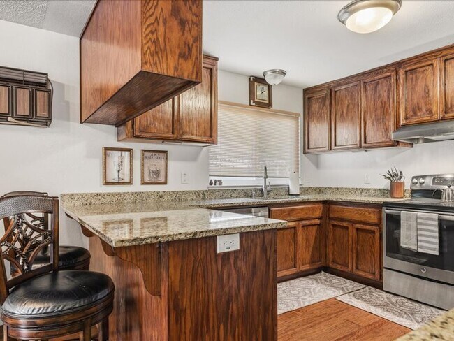 Building Photo - 349 Almond Way