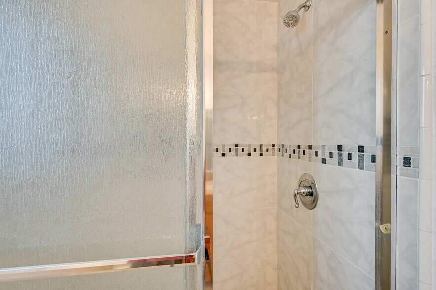 Building Photo - 719 Mahogany Dr