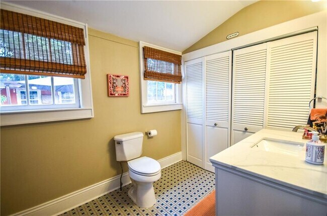 Building Photo - 4427 Annunciation St