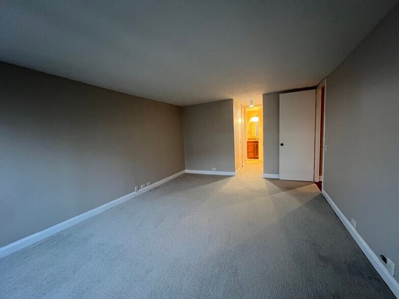 Building Photo - 360 E Randolph St