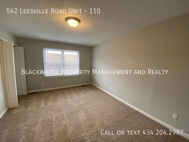 Building Photo - 2 Bedroom Townhome in Heritage Court!