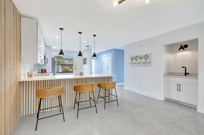 Building Photo - 7898 Eastlake Dr