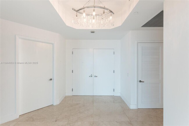 Building Photo - 2711 S Ocean Dr