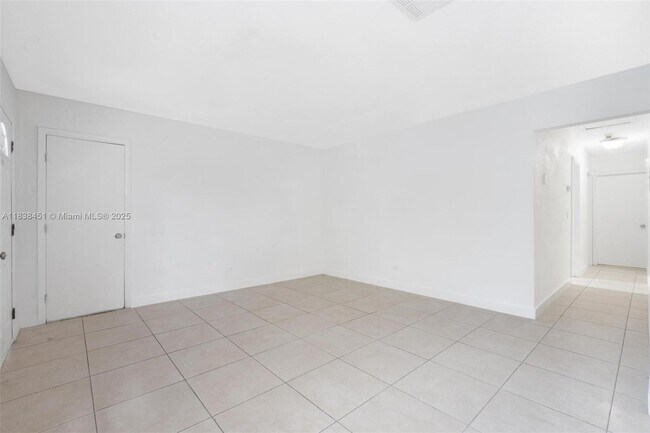 Building Photo - 700 SW 67th Ave