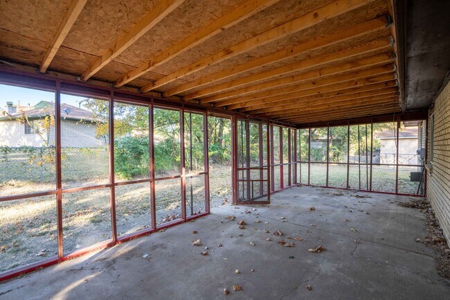 Building Photo - 3 Bed / 2 Bath / Near Tulsa Arts District