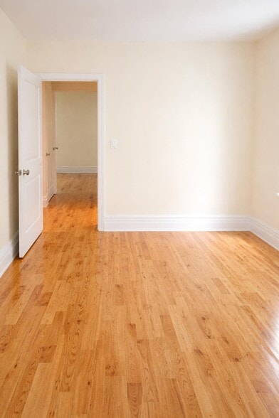 Building Photo - 609 W 196th St