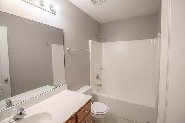 Building Photo - 208 Jackal Dr