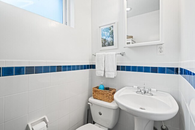 Building Photo - 5191 Linnean Terrace NW