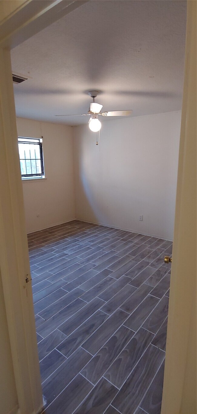 Building Photo - 10822 Lynbrook Dr