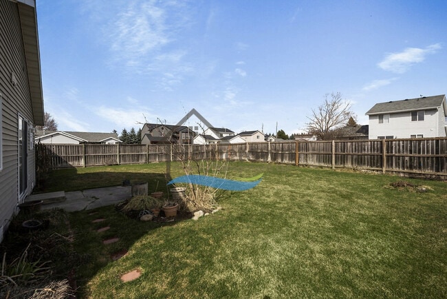 Building Photo - Spacious 3 Bedroom 2 bath Corner Lot Home with Private Fenced Backyard