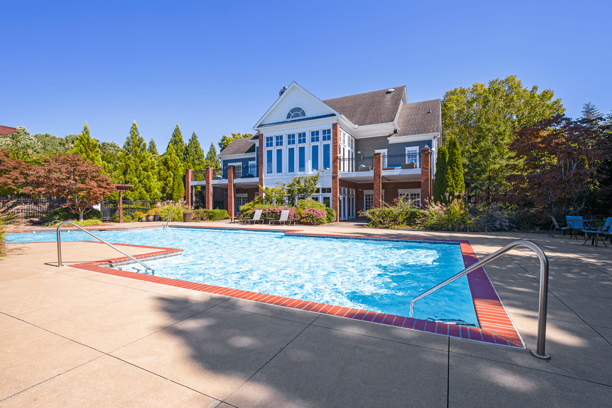 Building Photo - Lakeside at Town Center Apartments