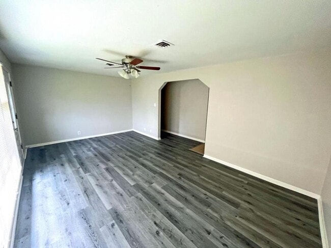 Building Photo - 701 Gardenia Ln