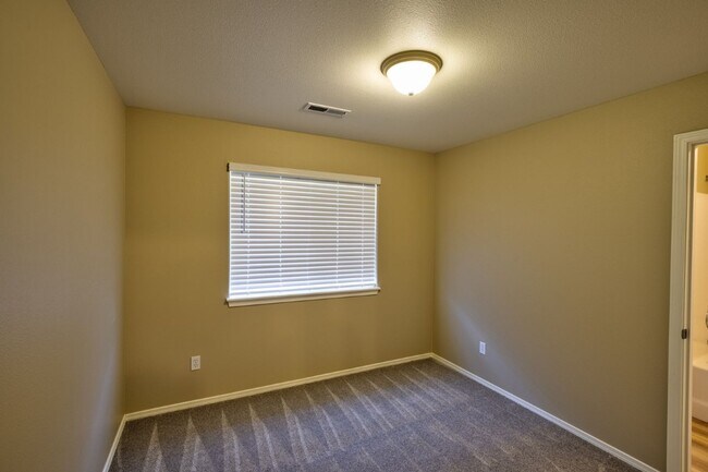 Building Photo - ARTS & CRAFTS GORGEOUS 2 STORY 3 BEDROOM + OFFICE 2.5 BATH. POOL, CLUBHOUSE, TENNIS INCLUDED!