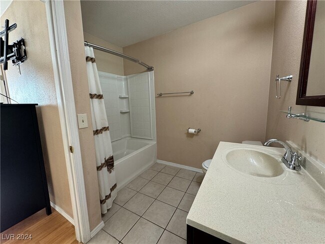 Building Photo - 3472 Townhouse Dr