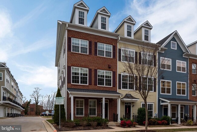 Primary Photo - 115 Meridian Ln