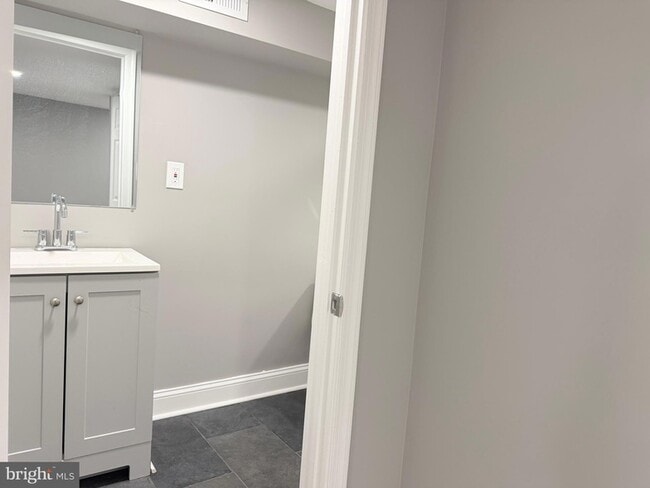 Building Photo - 5115 Pembridge Ave