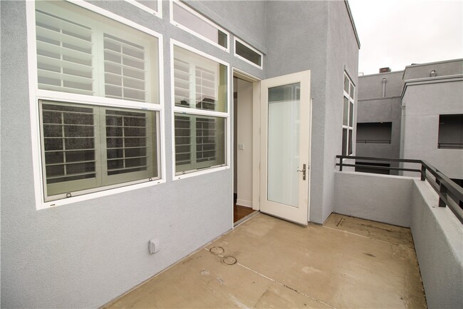 Building Photo - 7100 Playa Vista Dr