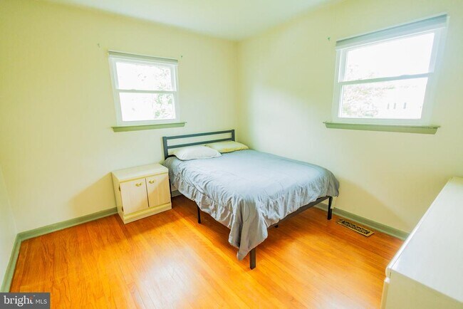 Building Photo - 300 MacClelland Ave