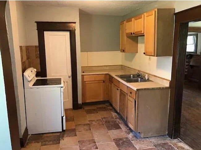 Building Photo - 4920 College Ave