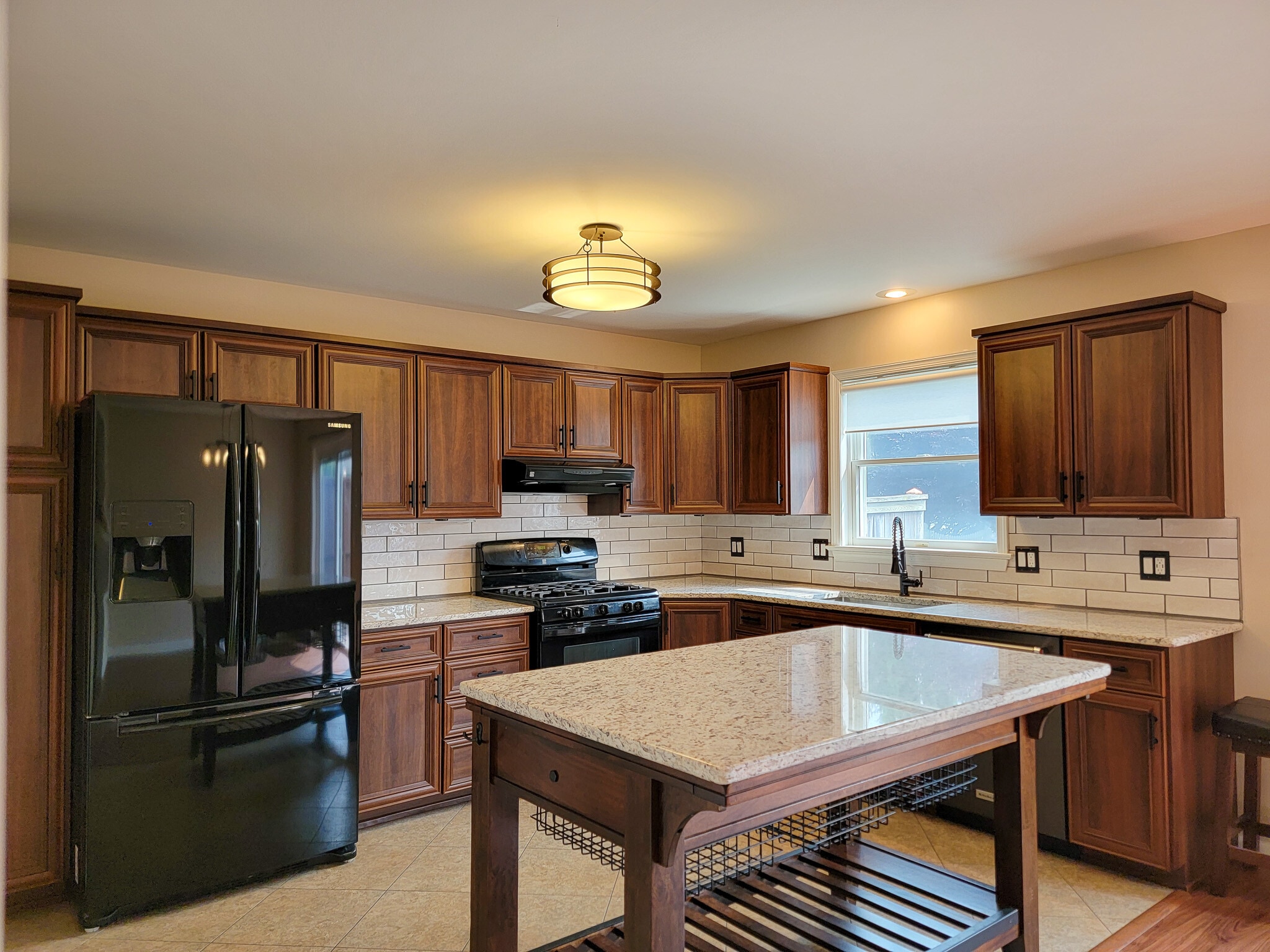 Building Photo - 390 Acorn Cir