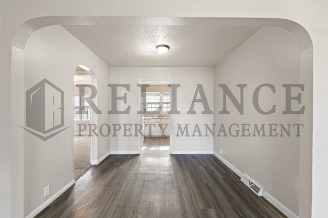 Building Photo - 1125 W 16th St N