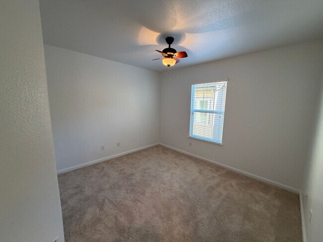 Building Photo - 3301 N Park Dr
