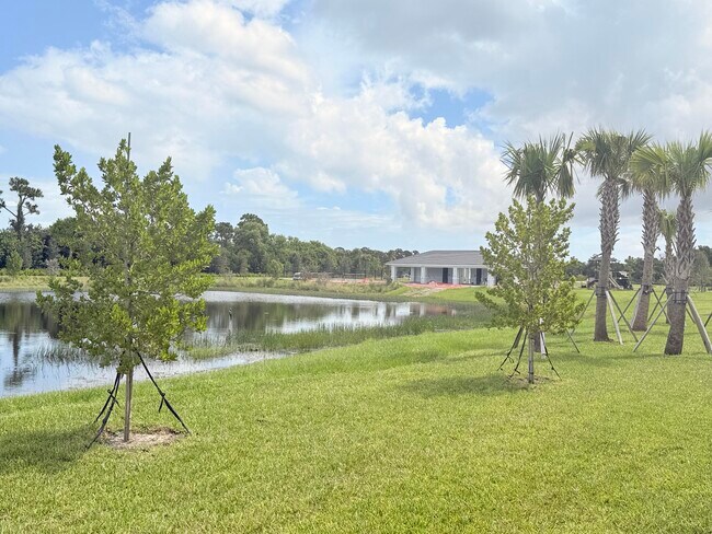 Building Photo - 121 SE Birch Ter