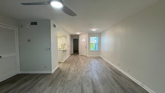 Building Photo - Beautifully Renovated 3-Bed, 2-Bath Townhome