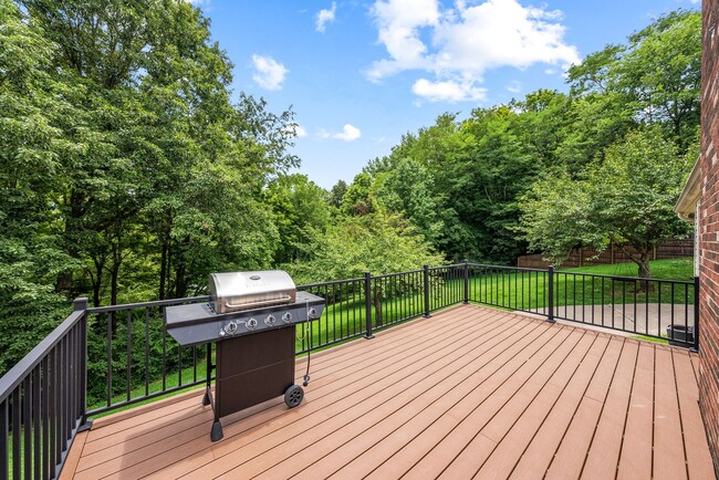 Building Photo - Pet Friendly Three Bedroom with Basement!