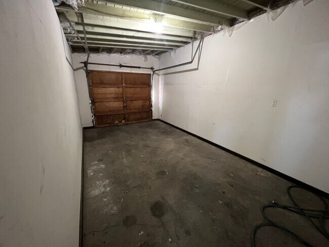 Building Photo - 1635 Pheasant St