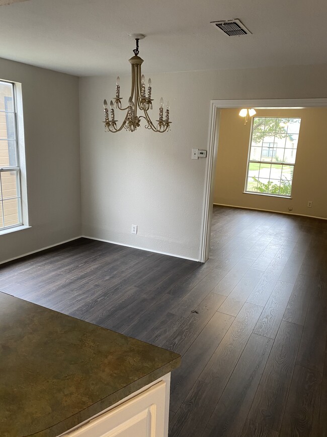 Dining room - 1227 W Walker St