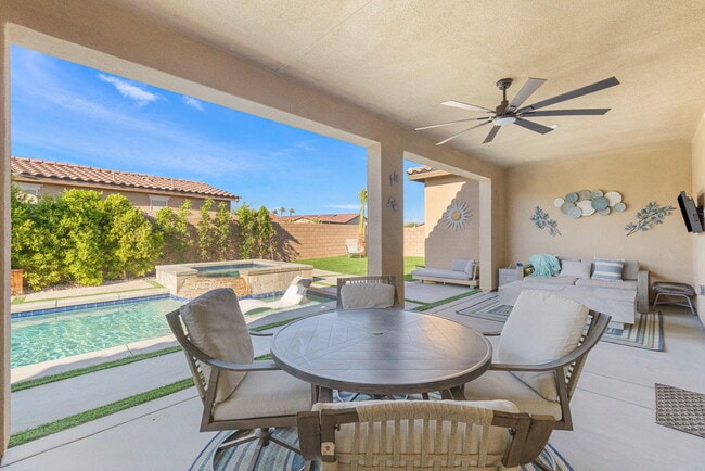 Building Photo - 81890 Via Encinitas