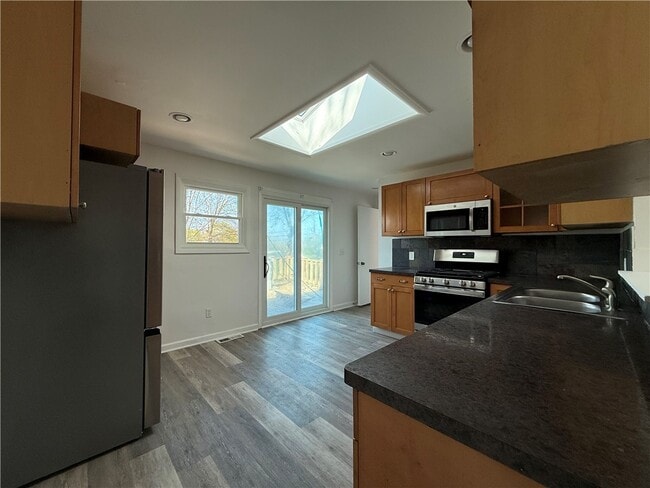 Building Photo - 1656 Jefferson Rd