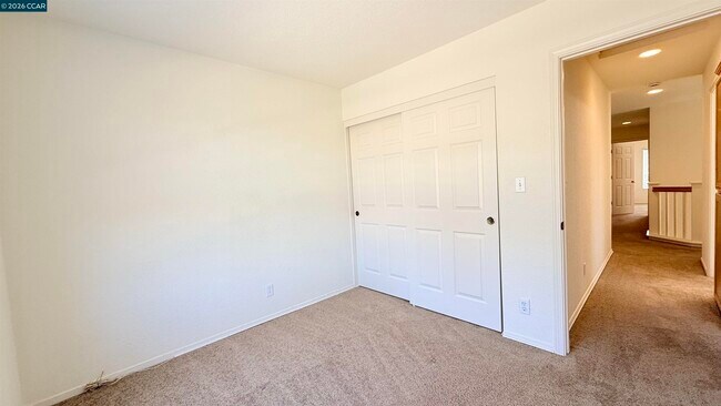 Building Photo - 1023 Vista Pointe Cir