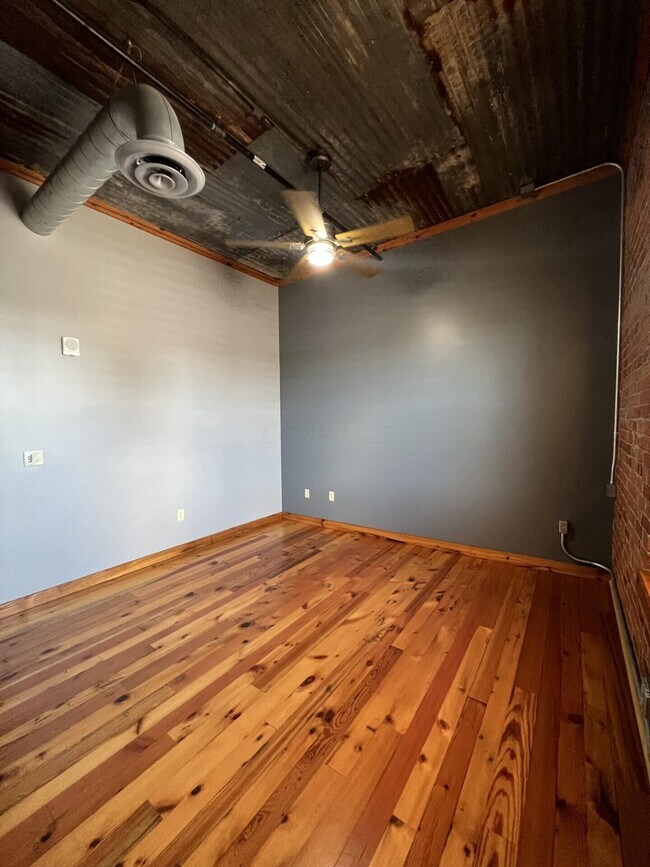 Building Photo - 431 S Columbus St