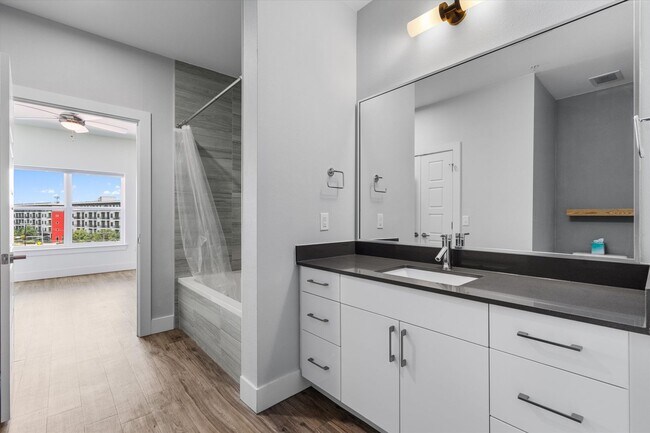 Building Photo - Luxury Burnet Road Condominium For Rent