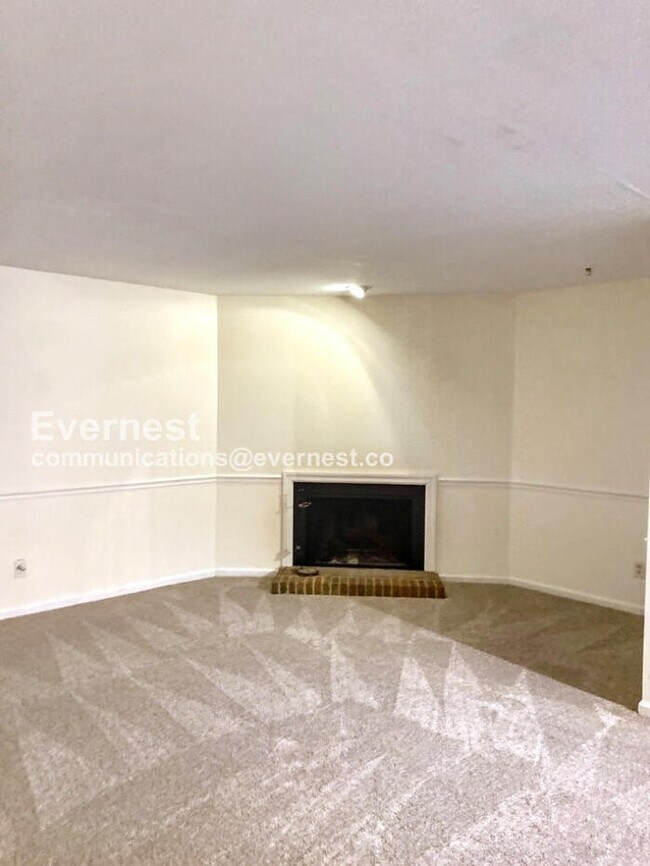 Building Photo - 2 Bed/ 2 Bath Condo with Washer/Dryer / Pe...