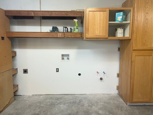 Building Photo - Corner Lot Home w/ Giant Yards, Covered Patio & Minutes to Boise Spectrum Center!