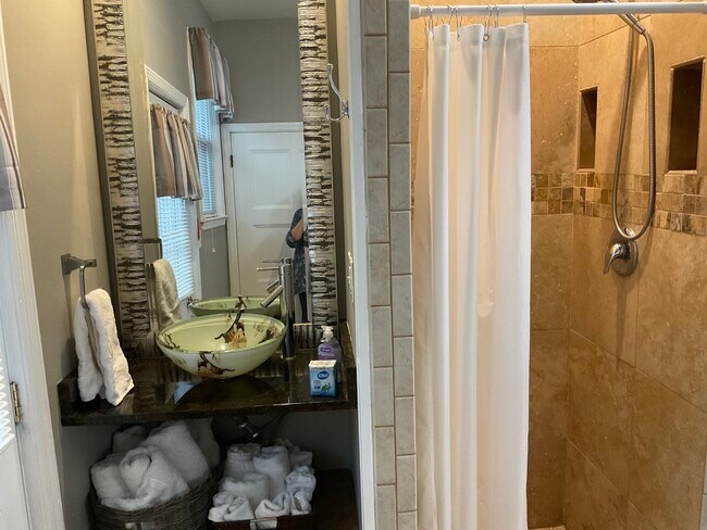 Building Photo - 30 E 67th St