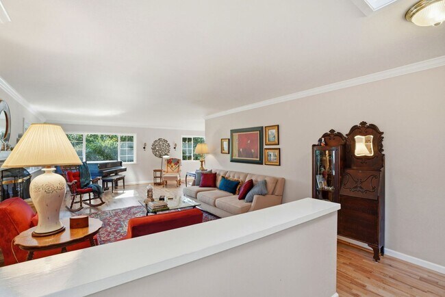 Building Photo - Lovely Monterey Single Family Home in the Mar Vista Neighborhood! (UNFURNISHED)