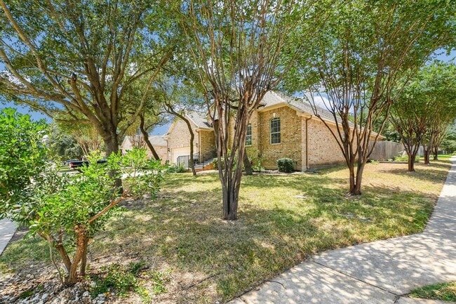 Building Photo - 401 King Eider Ln