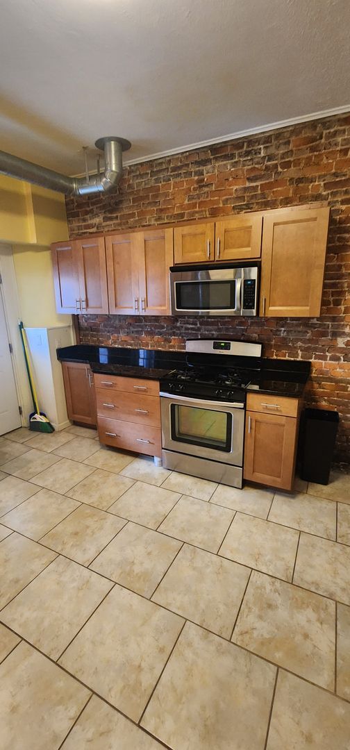 Building Photo - Cozy Home - Lawrenceville