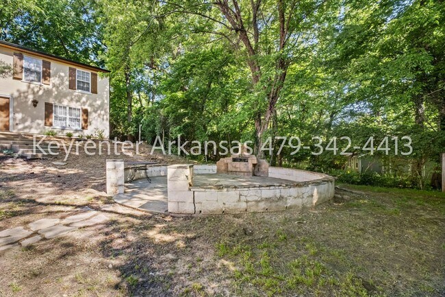 Building Photo - Beautifully renovated 3 bedroom, 2 bath | Fayetteville AR