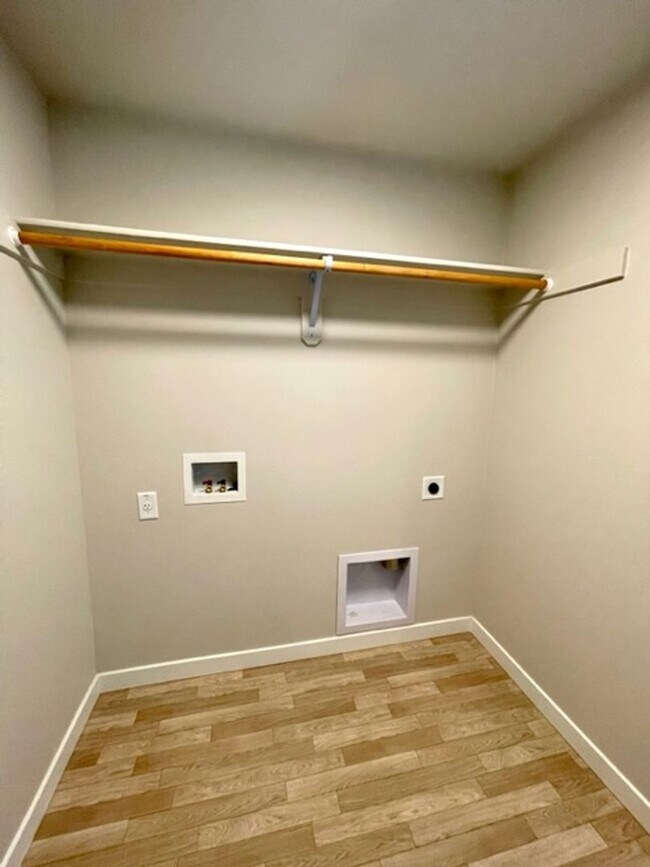 Building Photo - Stunning newer home in NE Bend neighborhood!