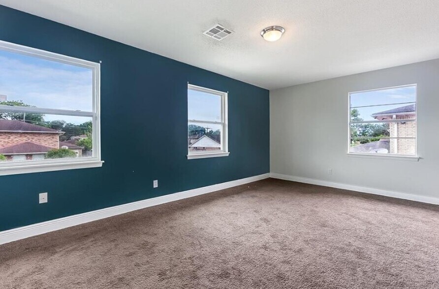 Building Photo - 2728 Valentine Ct